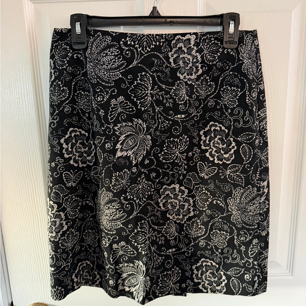 Geoffrey Beene Sport Black and White Floral Pencil Skirt - Size 10 - Stretch